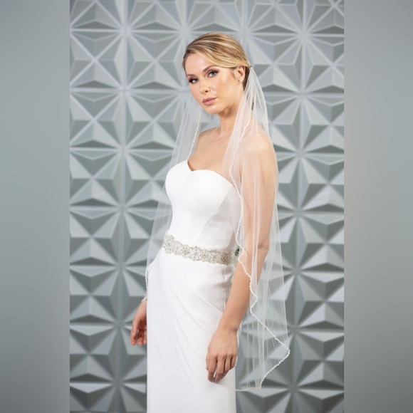 Maritza's Bridal Cathedral Angle Cut White Veil - Picture 1 of 6